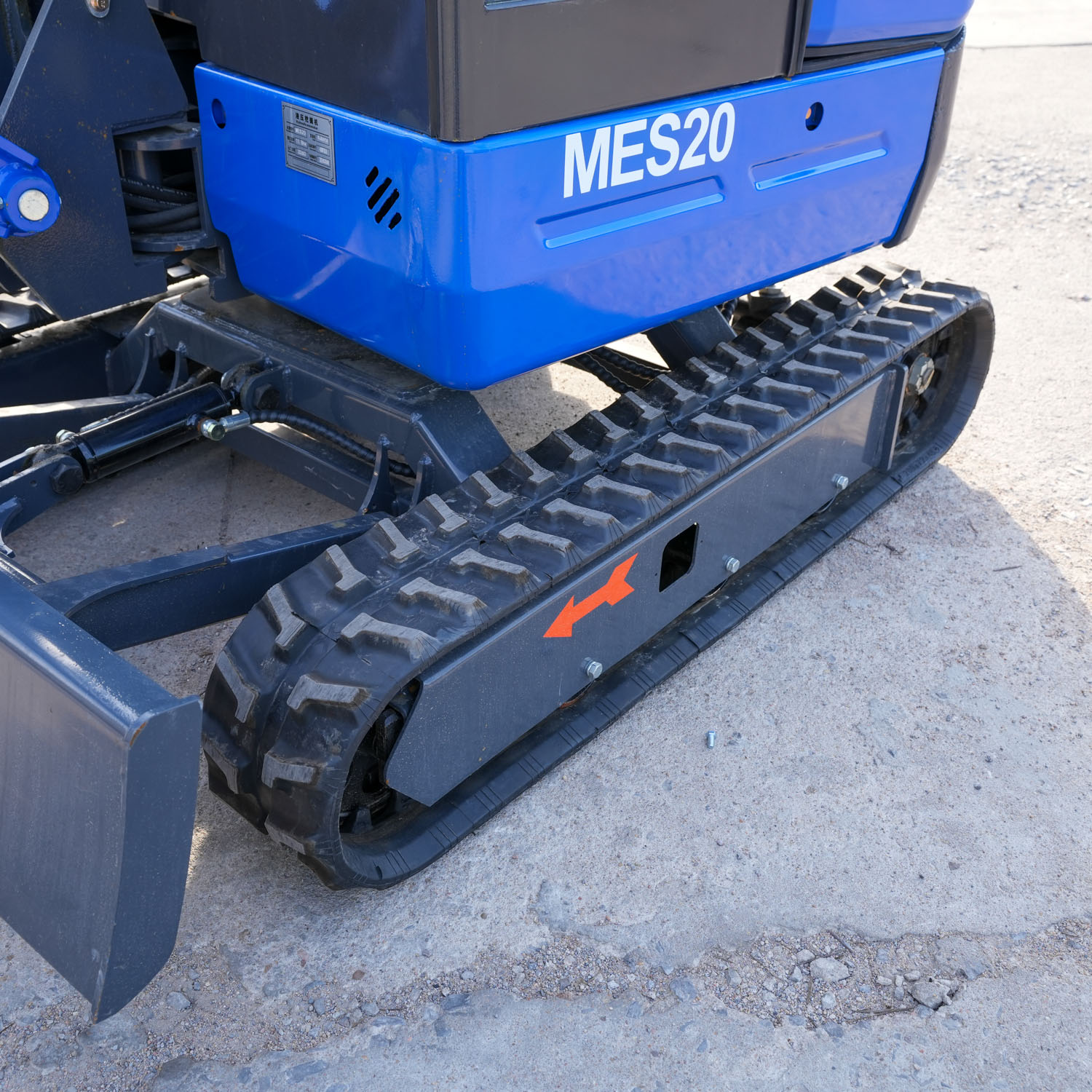Mini Excavator with Enclosed Cabin (10)