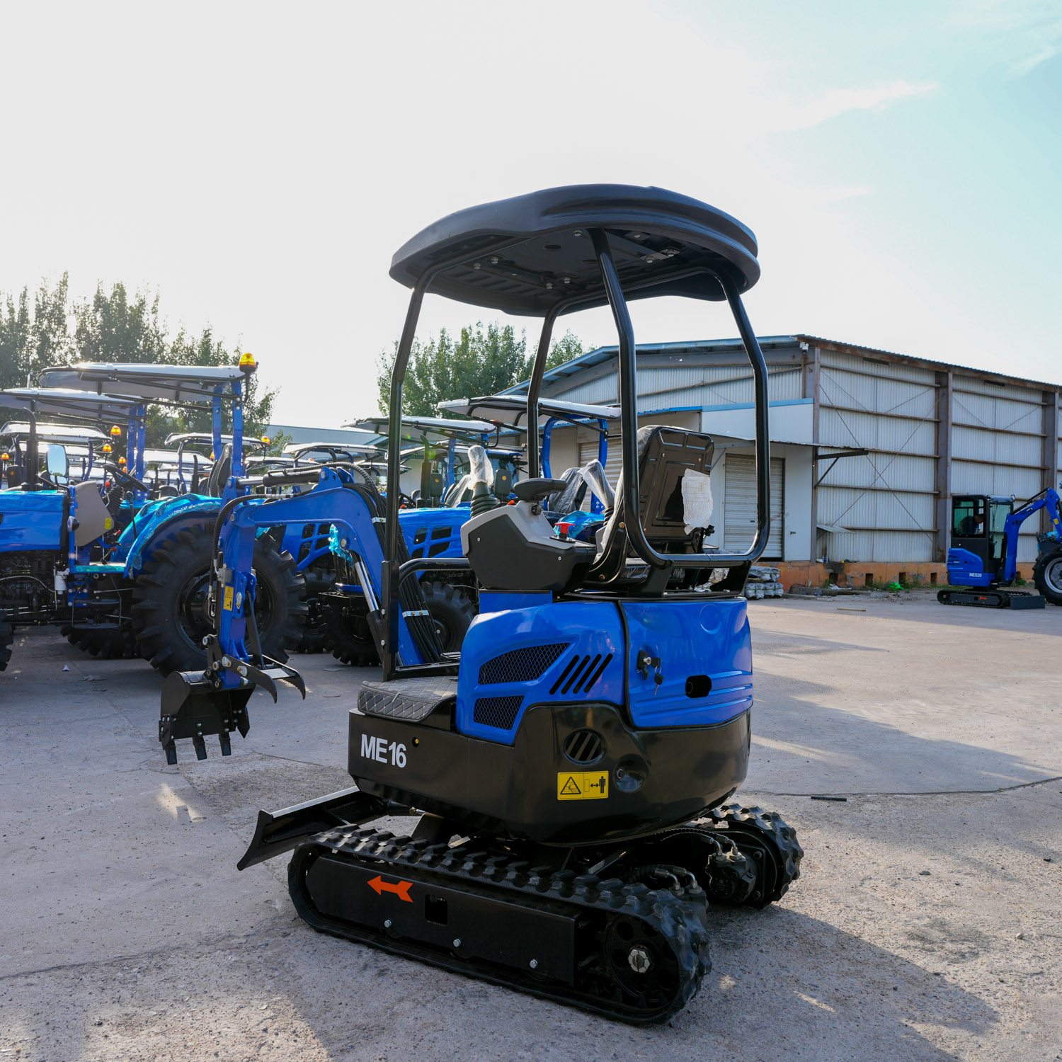 Compact Mini Excavator with Protective Canopy (9)