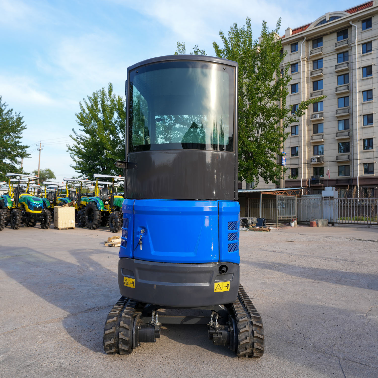 Mini Excavator with Enclosed Cabin (6)