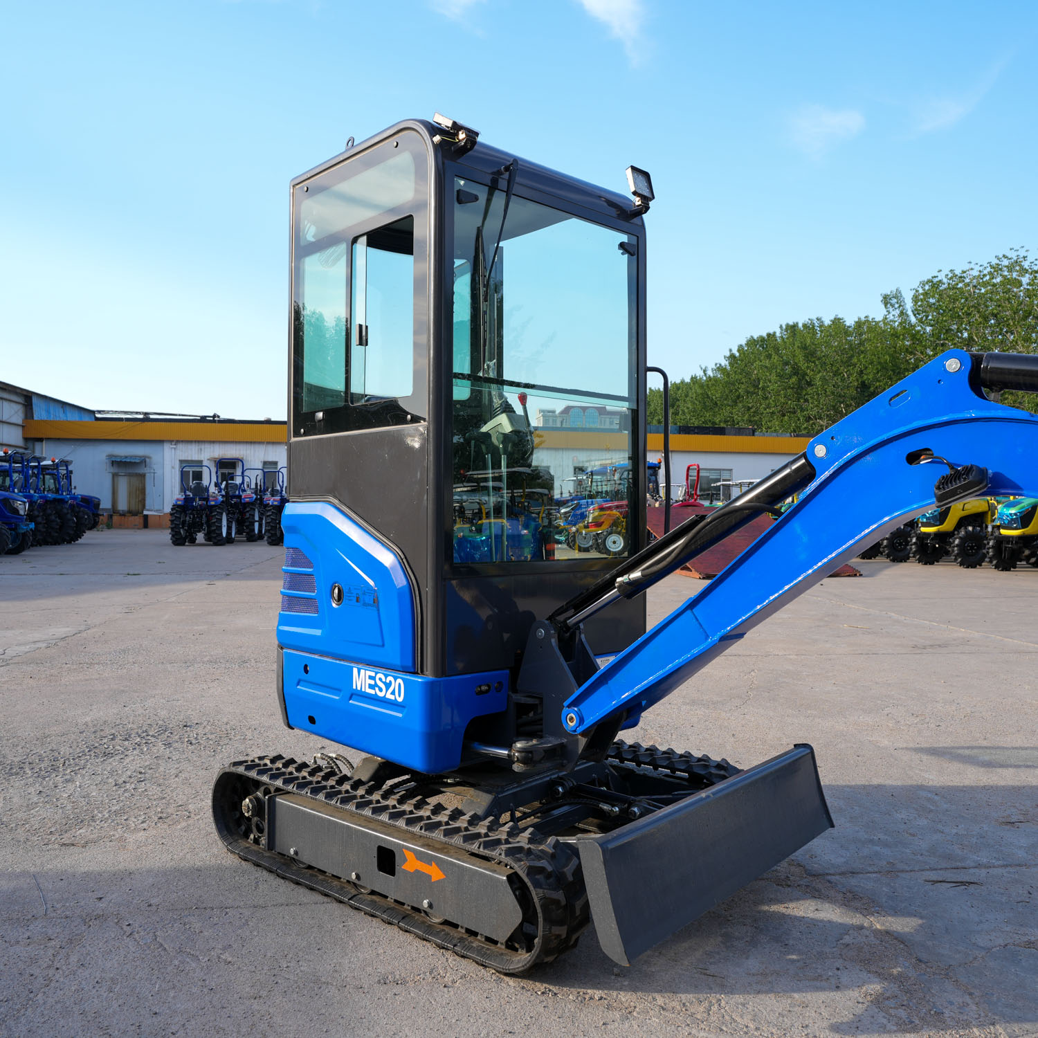 Mini Excavator with Enclosed Cabin (2)