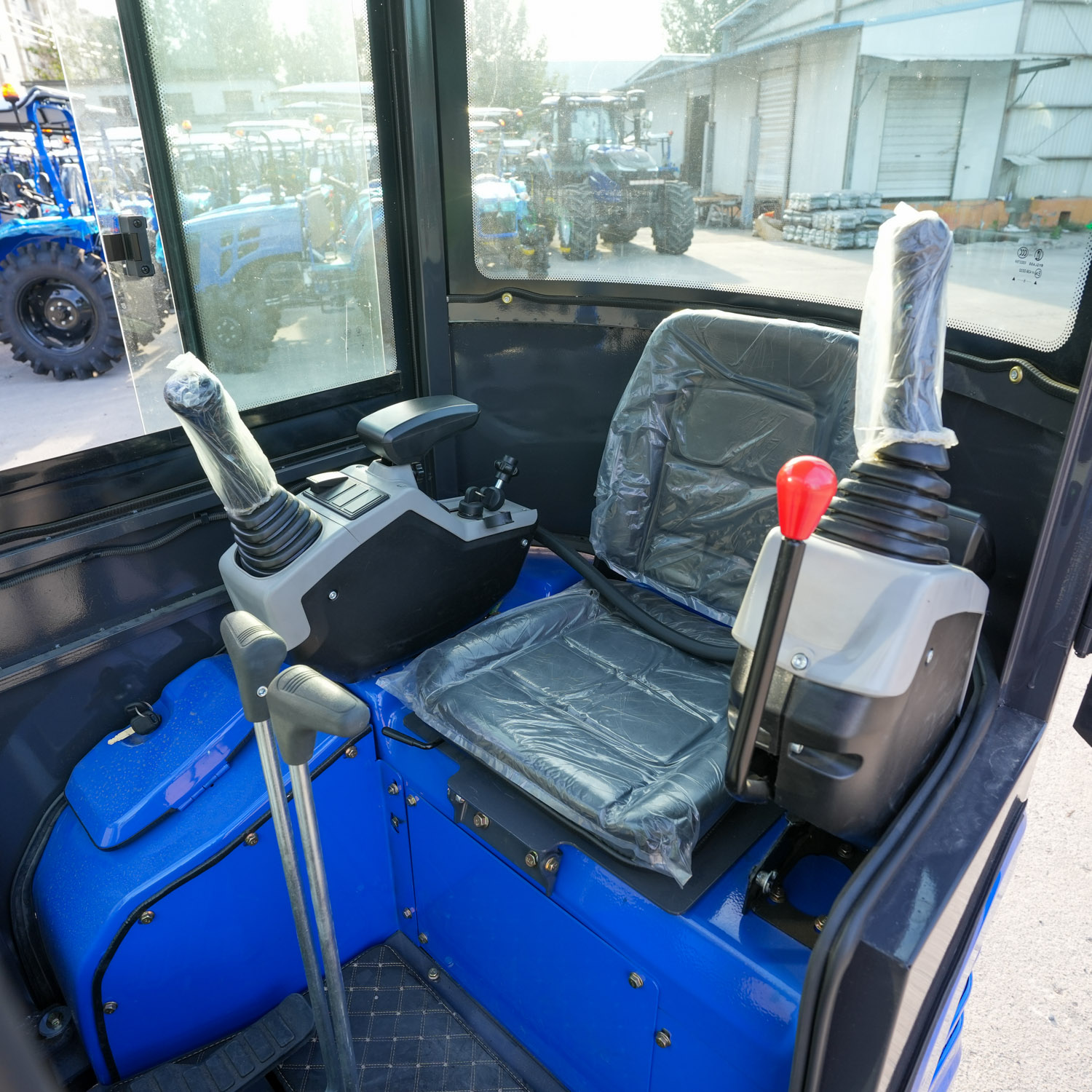 Mini Excavator with Enclosed Cabin (8)