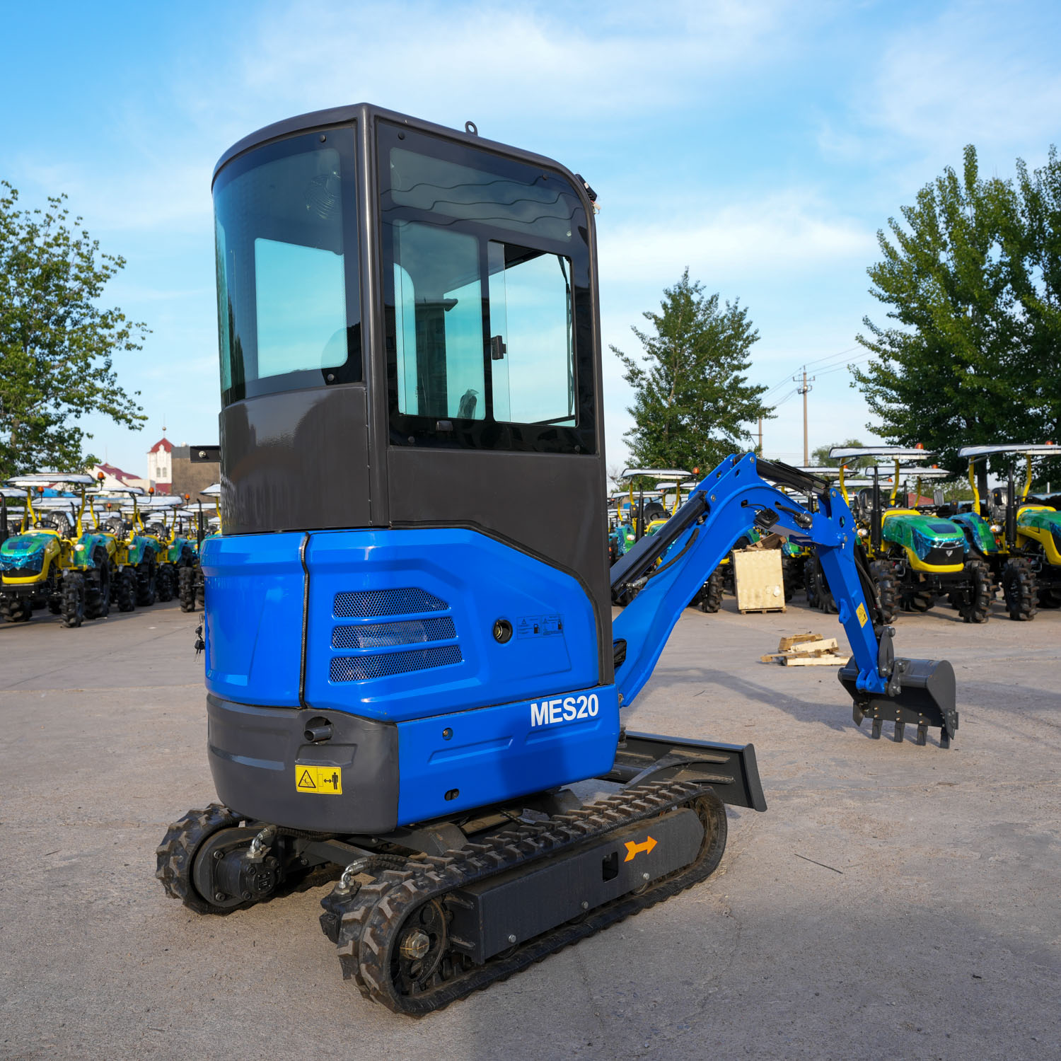 Mini Excavator with Enclosed Cabin (5)