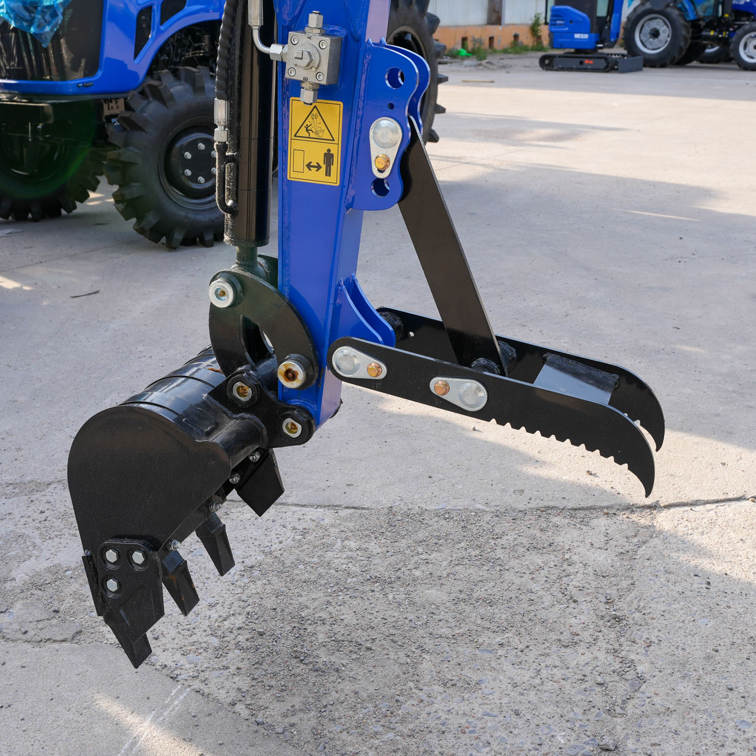 Compact Mini Excavator with Protective Canopy (5)